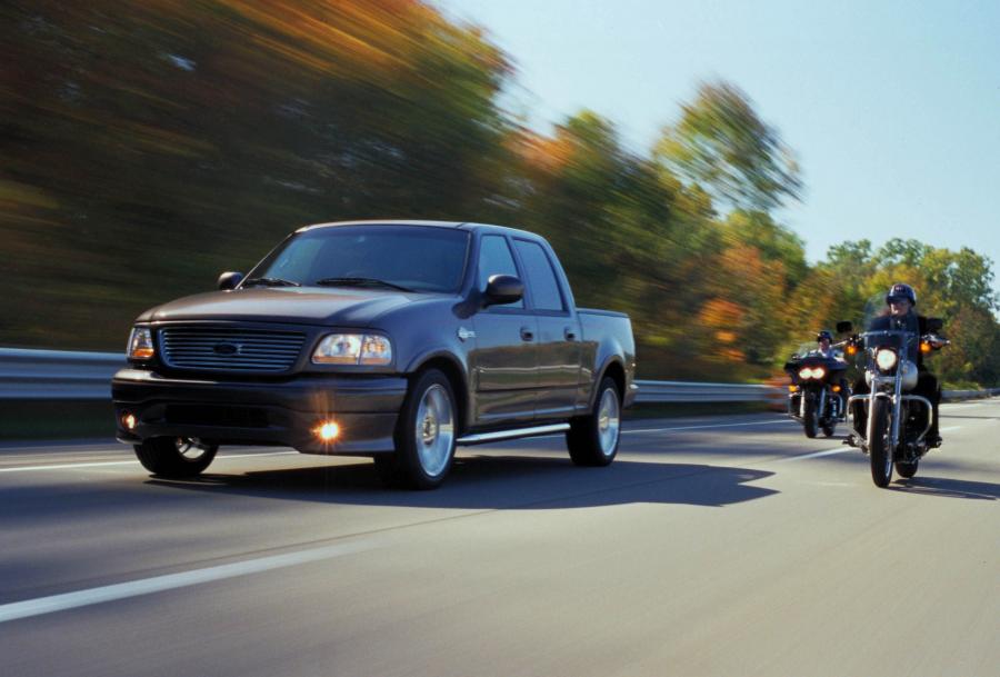  Ford F-150 Harley-Davidson Supercharged 2002 года  (фото 2 из 12)